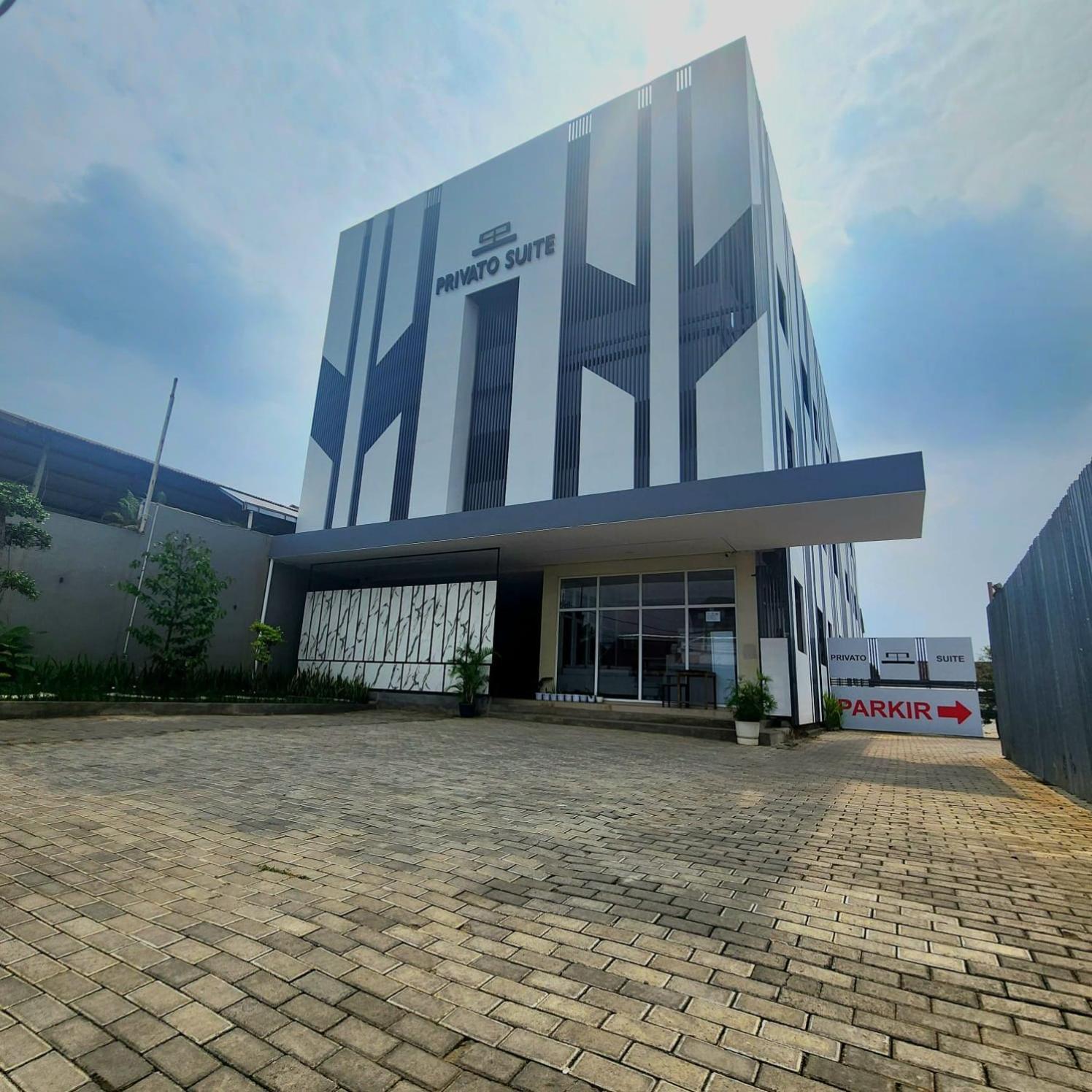 Oyo 2816 Privato Suite Kembaran Exteriér fotografie