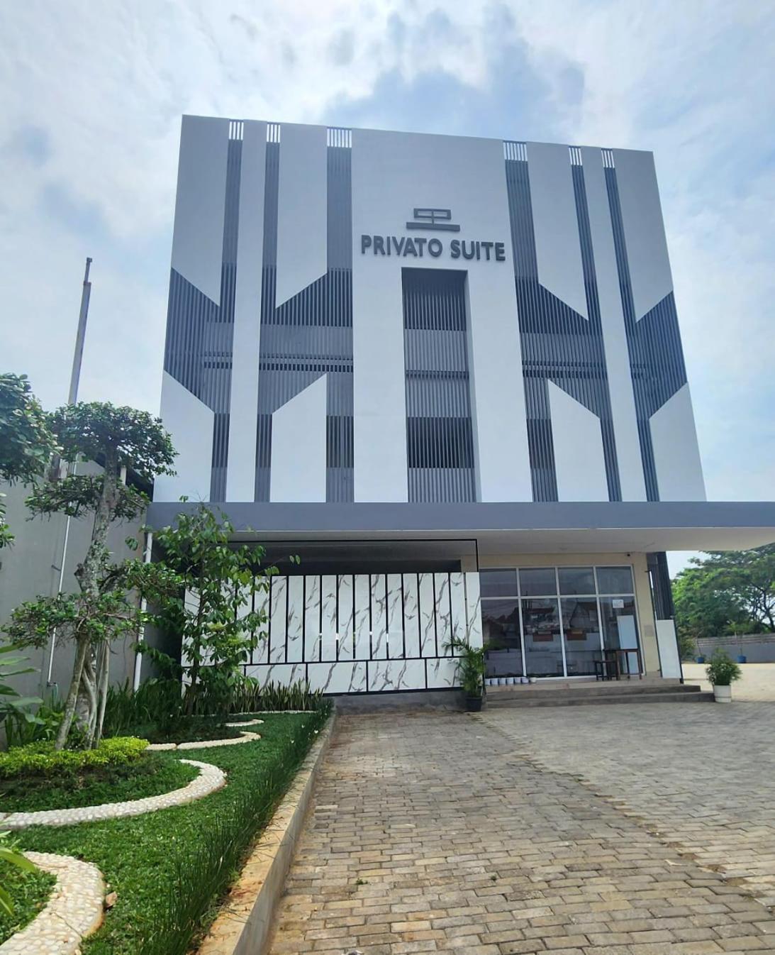 Oyo 2816 Privato Suite Kembaran Exteriér fotografie